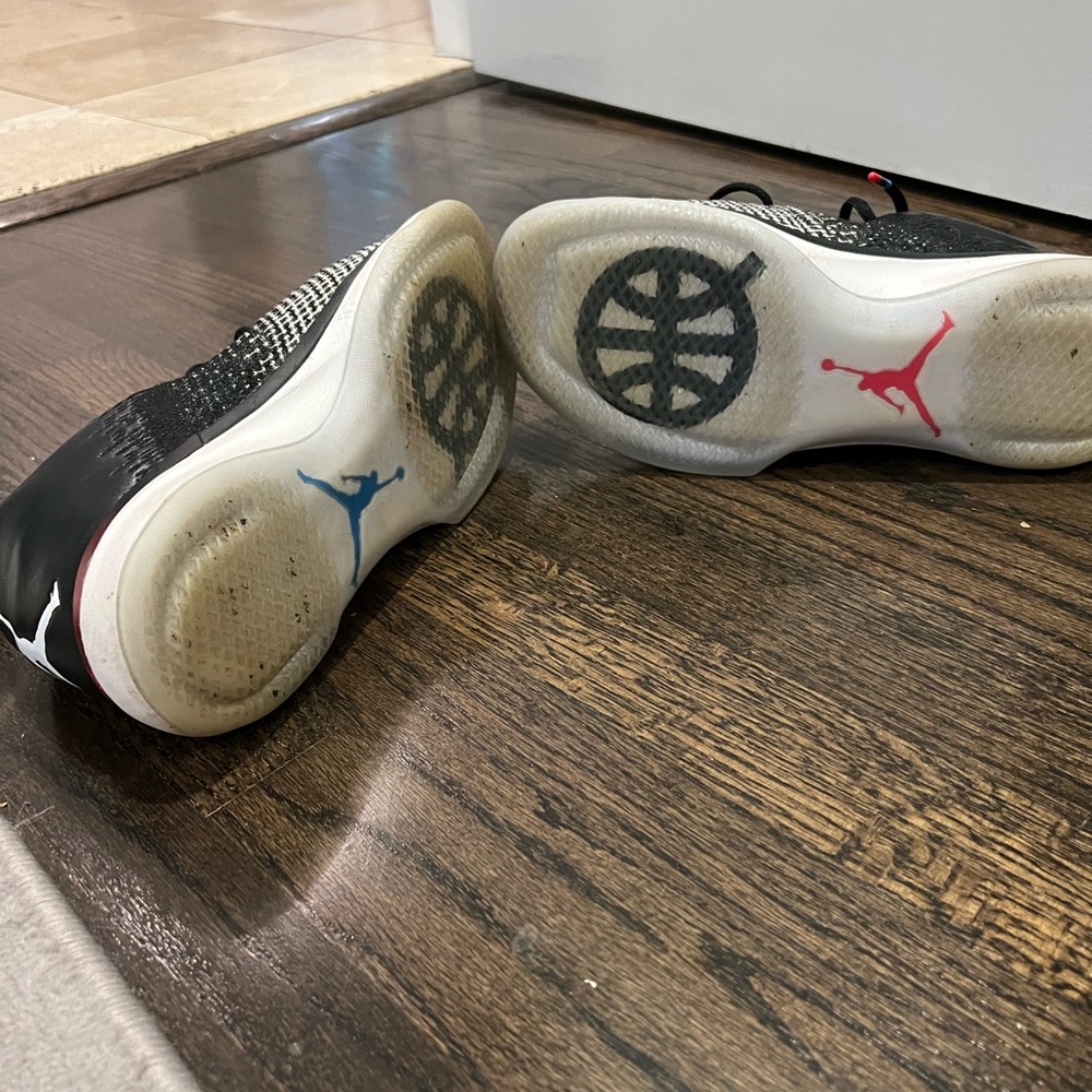 Jordan lows - Picture 3 of 4